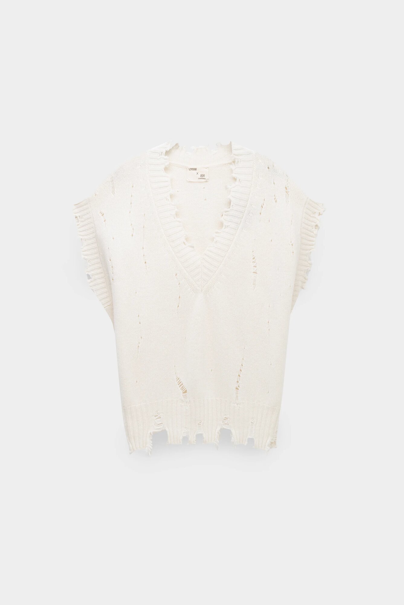 Жилет Alpe Cashmere 02-wst-23-074, цвет молочный, v-образный оверсайз, удлиненный, рваный для женщин цвет белый