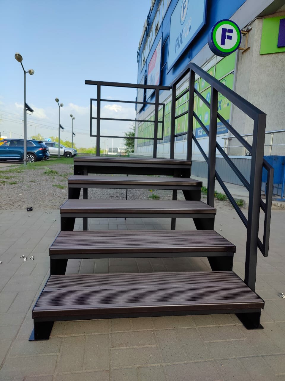 Мастер марш Лестница-крыльцо 3 ступени с площадкой, с ДПК, ограждение слева и с торца площадки.