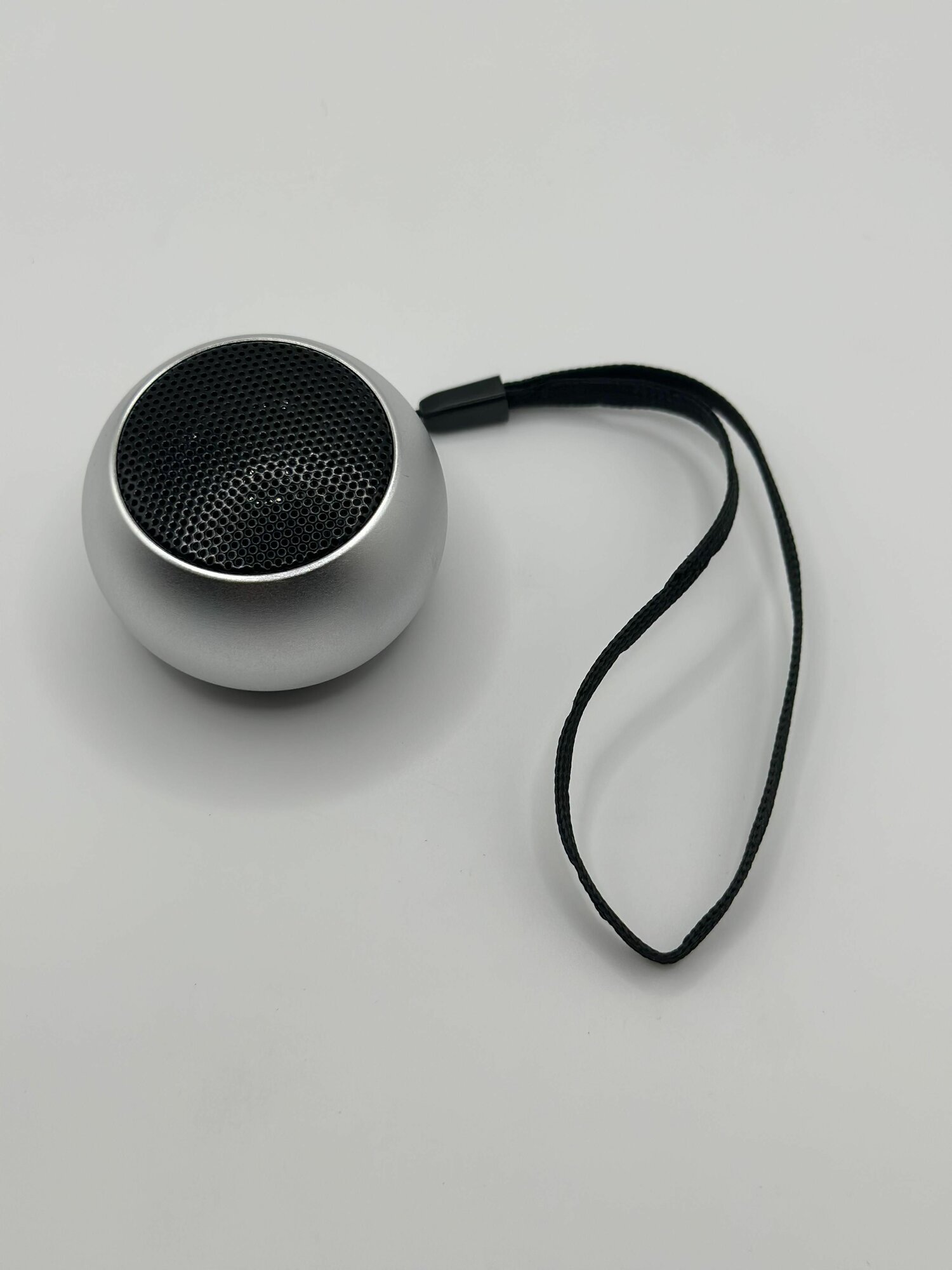 Беспроводная bluetooth мини колонка серая