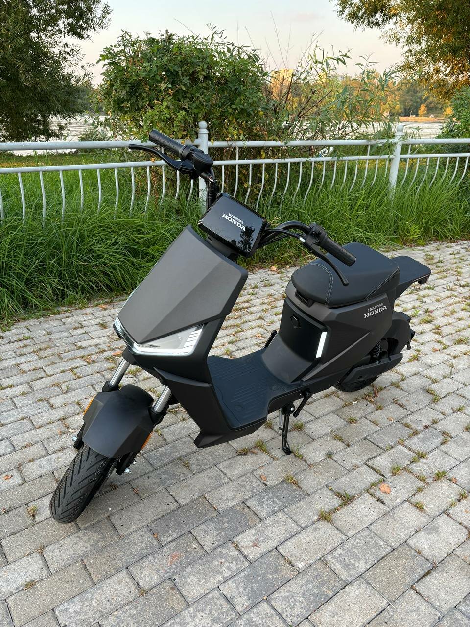 Скутер Honda S09R