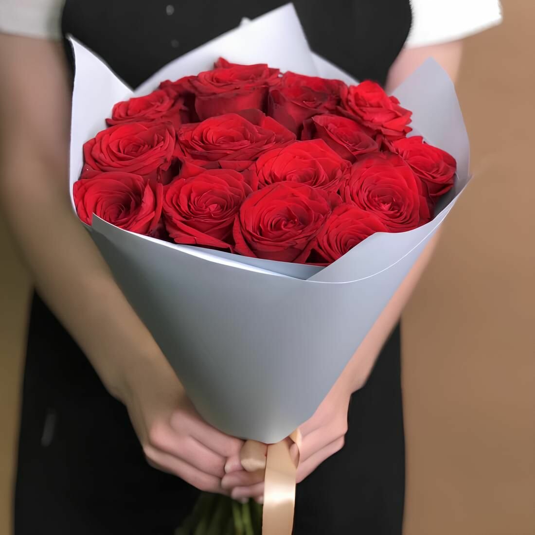 Цветы живые букет из 101 красной розы 40 см в упаковке Flor2u