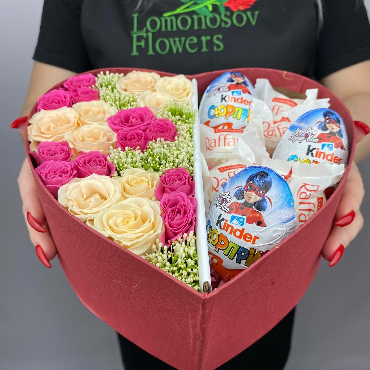 Lomonosov Flowers Коробочка с цветами и сладостями